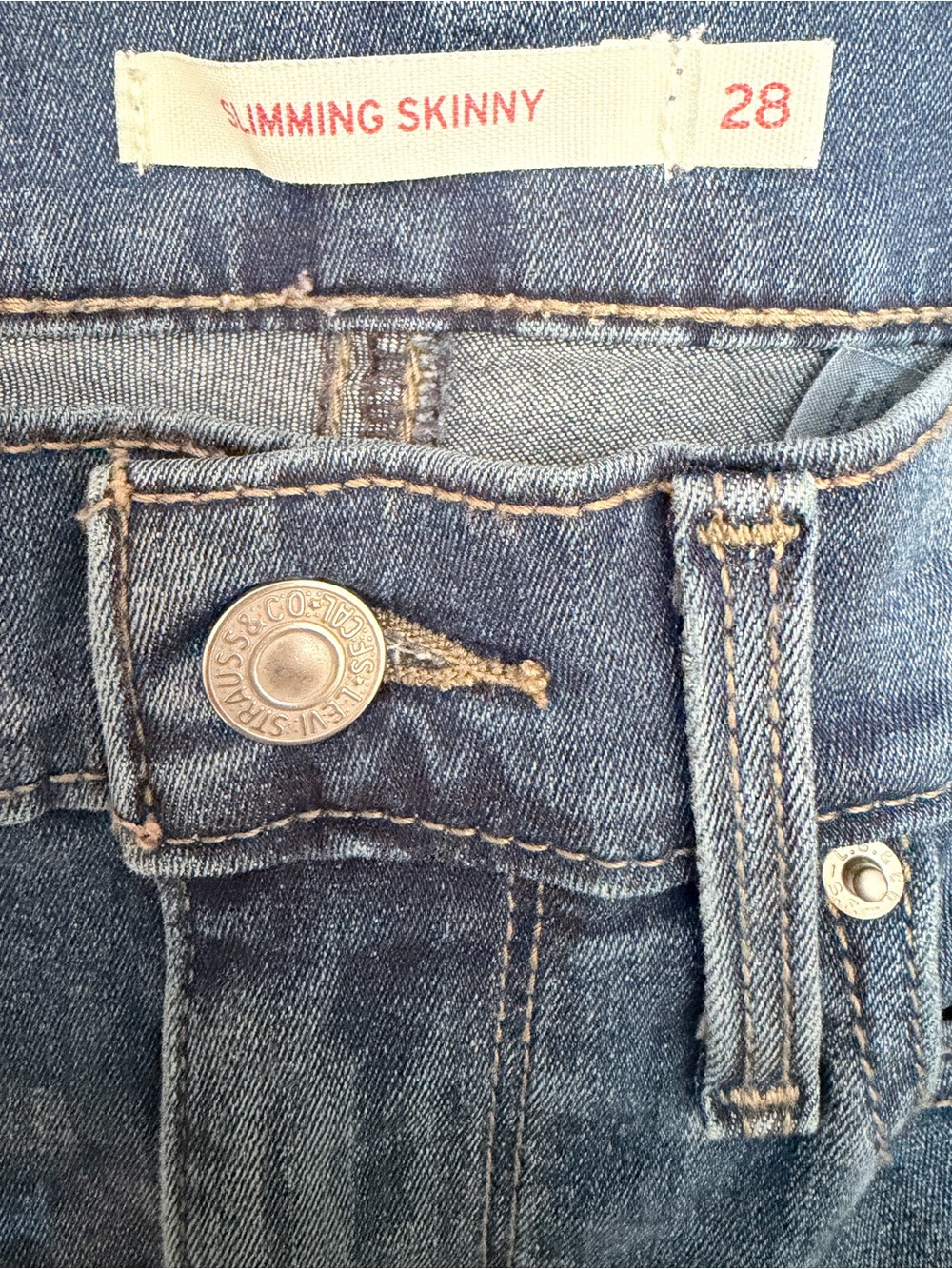 👖 Levi’s Slimming Skinny Jeans Dark Wash Stretch Denim Mid Rise - Picture 5 of 5